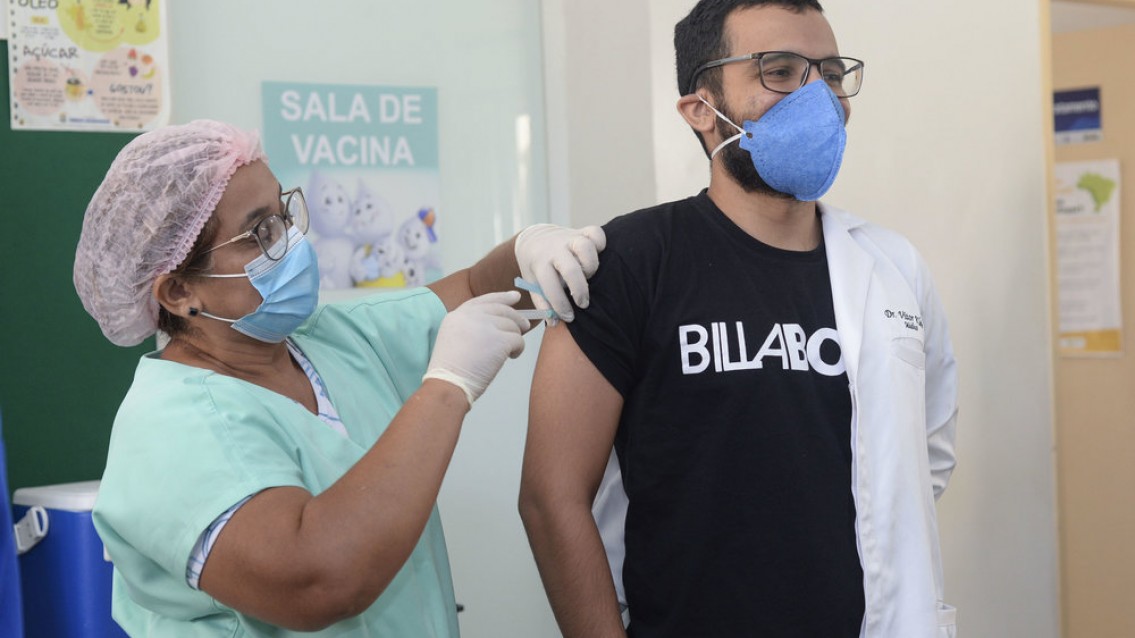 Idosos com mais de 65 anos poderão se vacinar começando esta quarta Idosos com mais de 65 anos poderão se vacinar começando esta quarta