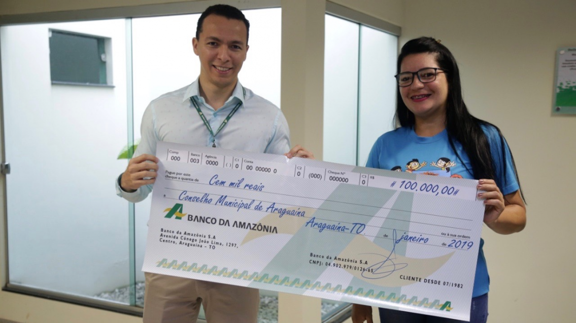 Banco da Amazônia entrega cheque para fundo criança e adolescente