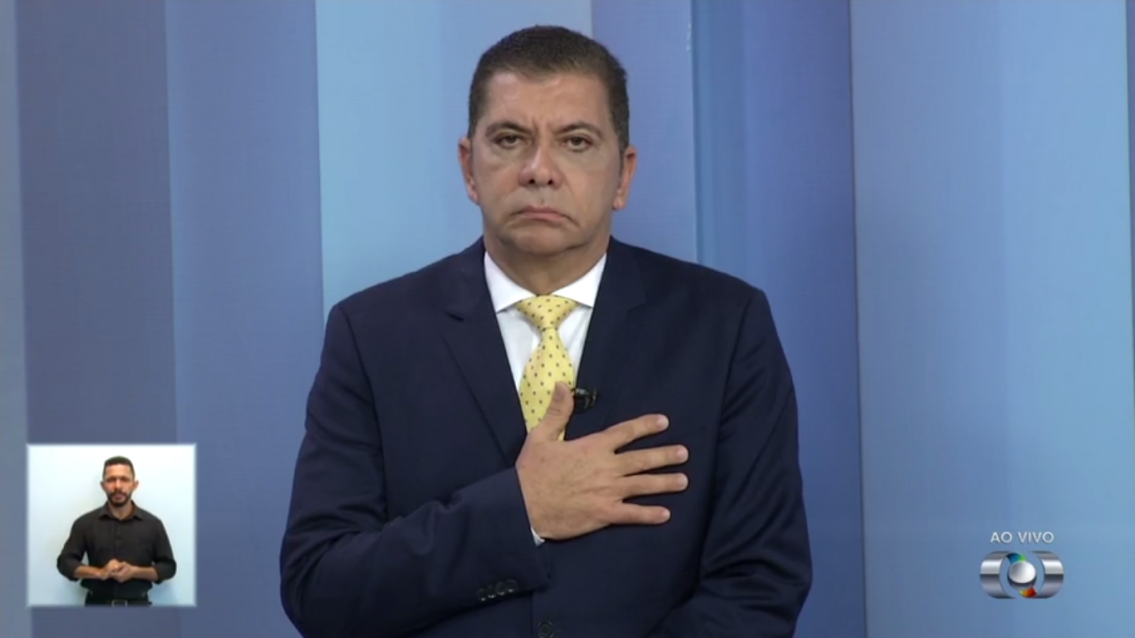 Em debate, candidato faz minuto fúnebre para professora que não morreu