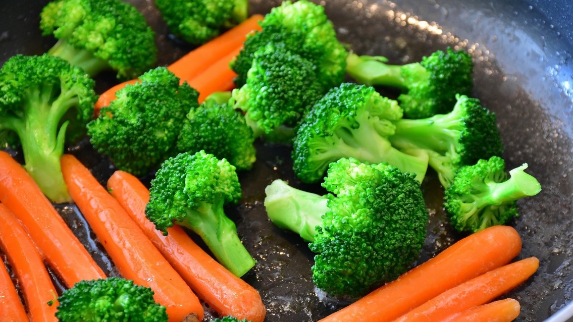 Nutrólogo aponta alimentos diuréticos que retém líquidos Nutrólogo aponta alimentos diuréticos que retém líquidos