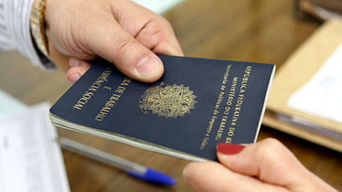 Brasileiros afirmam trabalhar mais hoje do que há dez anos