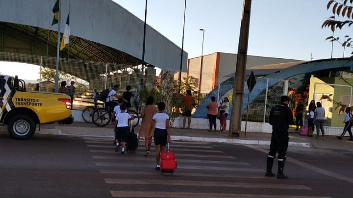 Palmas realiza Operação Volta às Aulas na porta das escolas