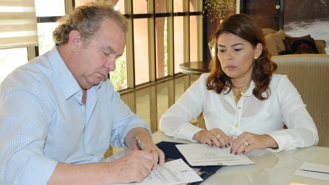 Governo de Carlesse escolhe nova secretária da Educação