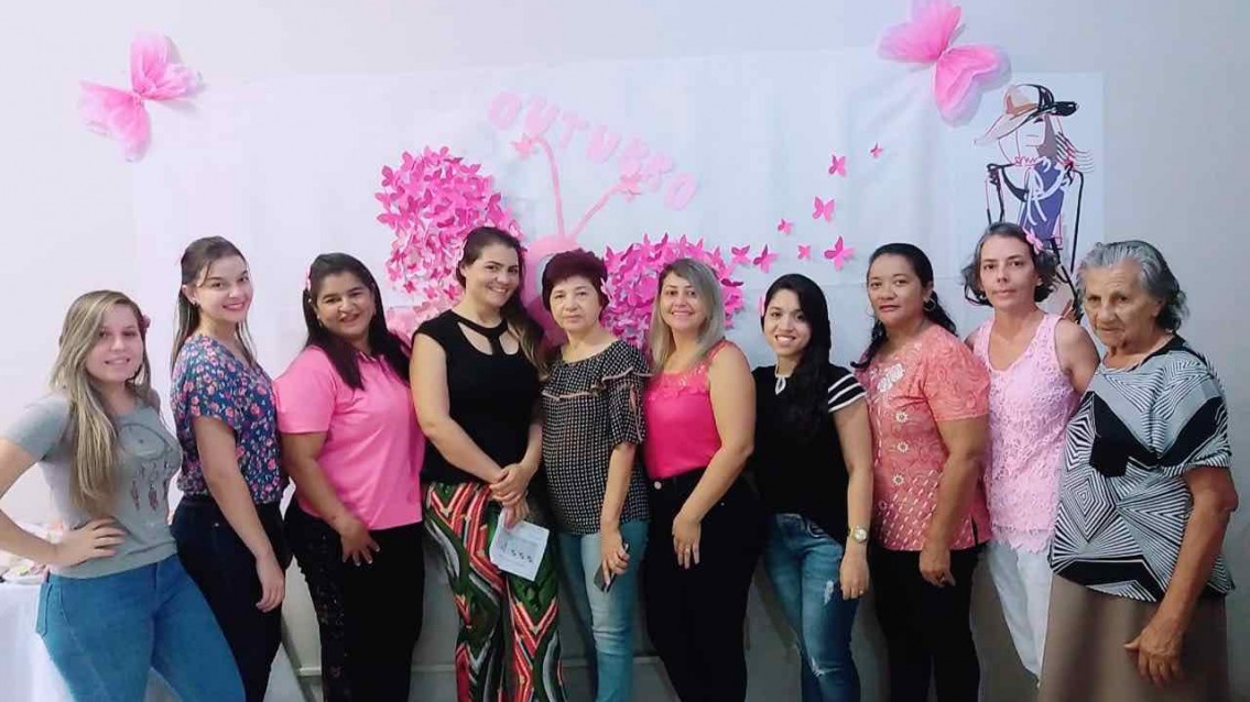 Famílias participam de roda de conversa sobre câncer de mama em Palmas