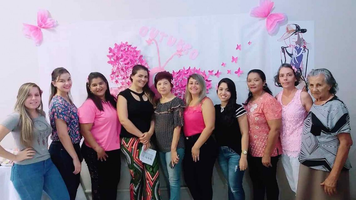 Famílias participam de roda de conversa sobre câncer de mama em Palmas Famílias participam de roda de conversa sobre câncer de mama em Palmas