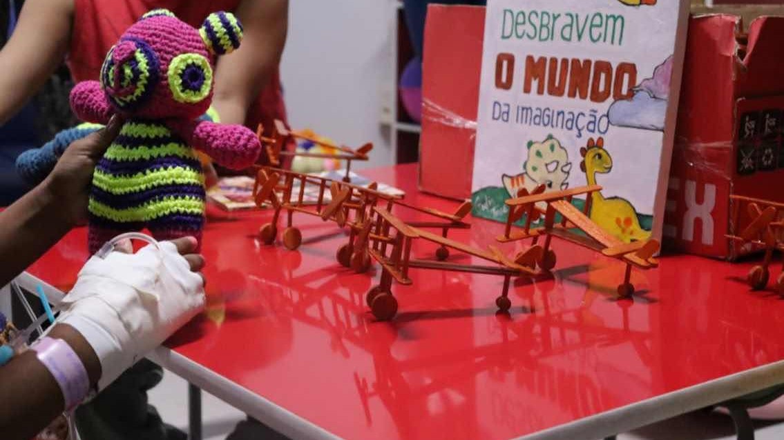Crianças recebem brinquedos feitos em presídios no TO