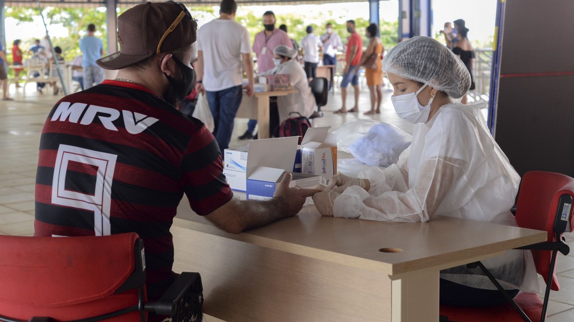 Semus realiza testagem para Covid-19 na Feira da 304 Sul Semus realiza testagem para Covid-19 na Feira da 304 Sul