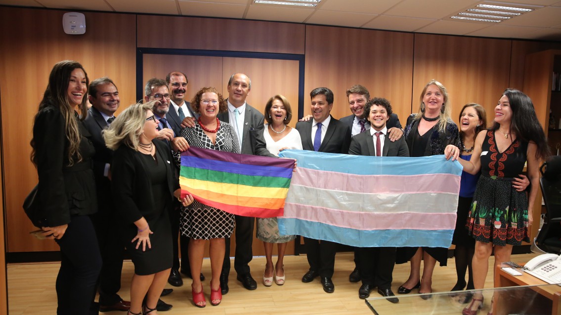 Aprovado nome social de travestis e transexuais em escolas públicas