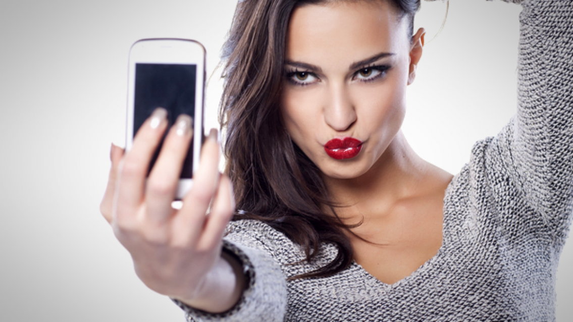 Selfies disparam procura por cirurgia plástica facial Selfies disparam procura por cirurgia plástica facial