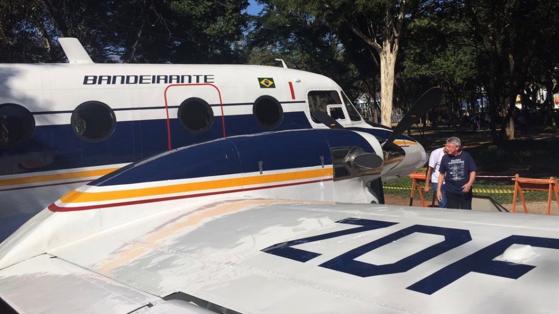 Bandeirante da EMBRAER é restaurado em SP